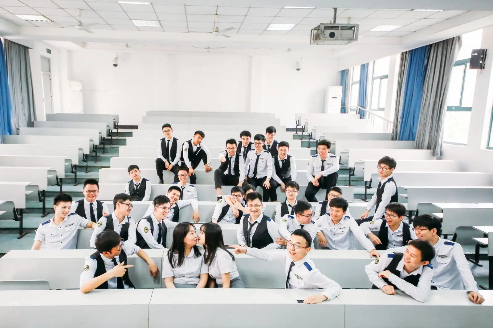 甘肃企业数字化转型：鲤轩科技定制化平台建设方案