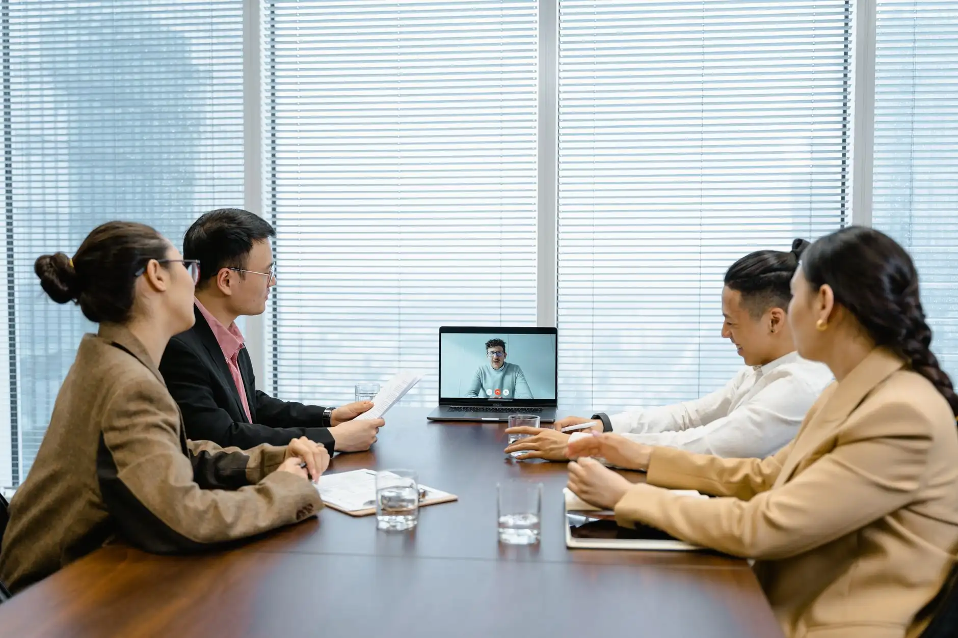 鲤轩科技软件开发与通用平台选型对比：性能、成本与扩展性评估